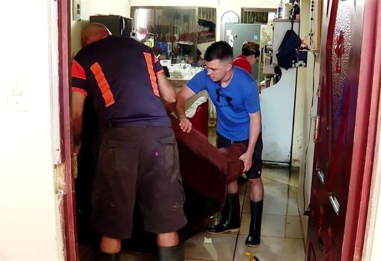 Familias de Barva lo perdieron todo tras desbordamiento de quebrada por fuertes lluvias