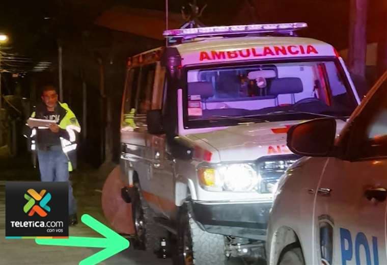 Estallan llantas y roban piezas de ambulancia que atendía emergencia en Cartago