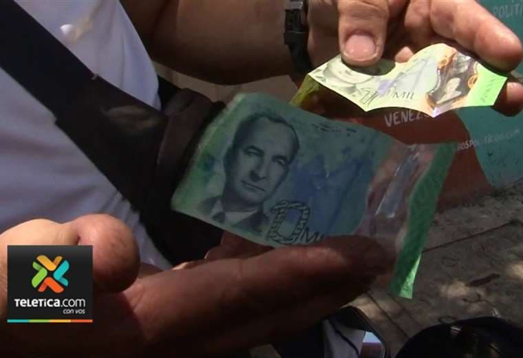 Aparente vendedor de lotería estafó con billetes falsos de ₡10 mil a manifestantes