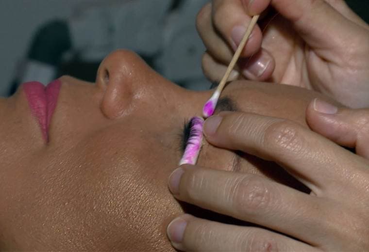 Conozca una técnica para encrespar sus pestañas hasta por dos meses