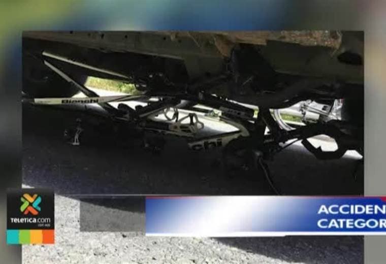 Seis ciclistas profesionales impactados por vehículo en plena competencia en Guanacaste