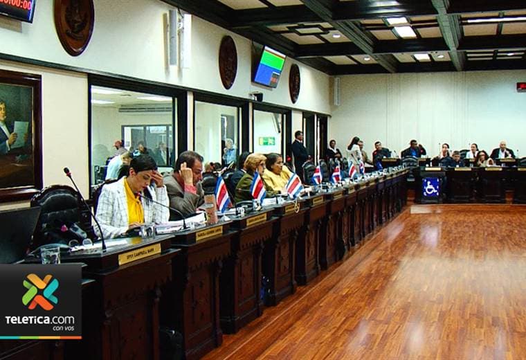 Diputados aprueban en primer debate reforma a pensiones de lujo