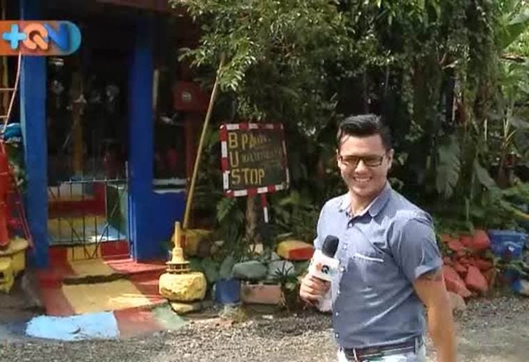 Don Humberto Rojas es un vecino de Peñas Blancas de Cachí, en Paraíso, quien a sus 88 años es famoso por su colorido hogar, sus miles de recuerdos y sus historias tras 28 años en altamar como marinero.