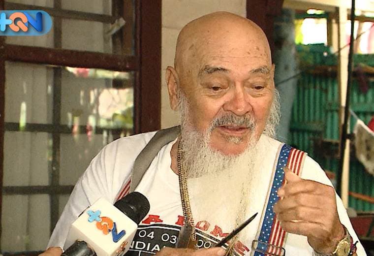 Don Humberto Rojas es un vecino de Peñas Blancas de Cachí, en Paraíso, quien a sus 88 años es famoso por su colorido hogar, sus miles de recuerdos y sus historias tras 28 años en altamar como marinero.