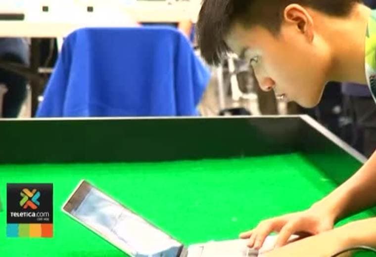 Fútbol robótica generó emoción en asistentes de la primera olimpiada de esta disciplina en país