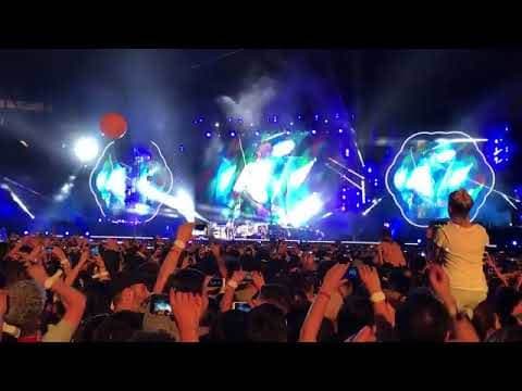 Coldplay canta en español.
