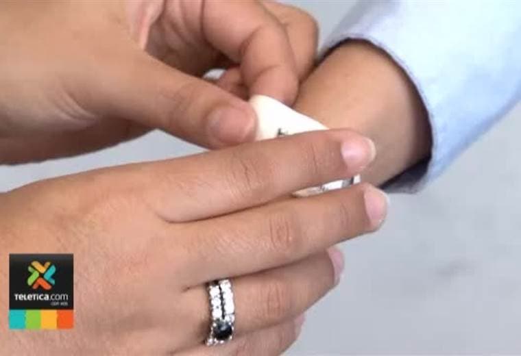 Proponen que pacientes de hospitales lleven brazalete que podría evitar negligencias médicas