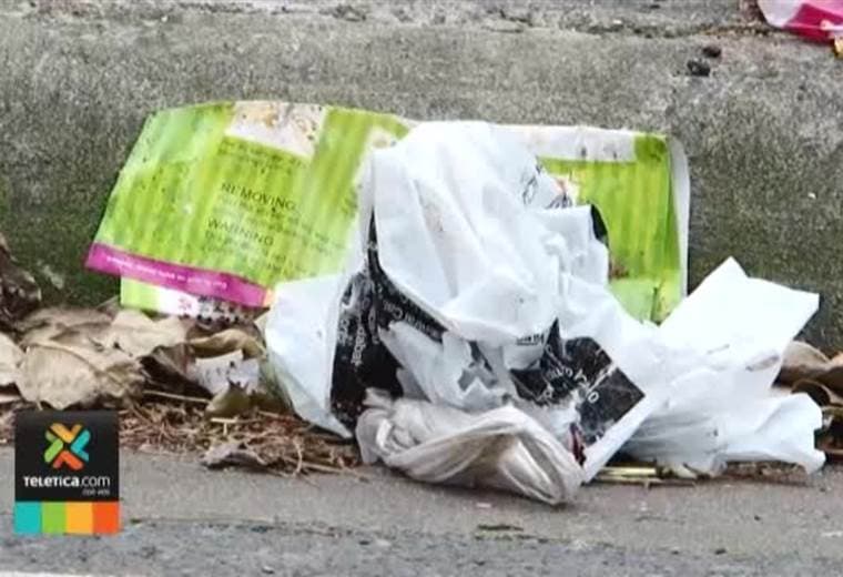 Lote cargado de basura y ratas preocupa a los vecinos de Hatillo