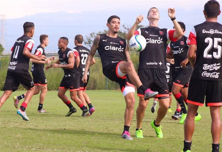 Entrenamiento de Liga Deportiva Alajuelense en Turrucares.|Archivo