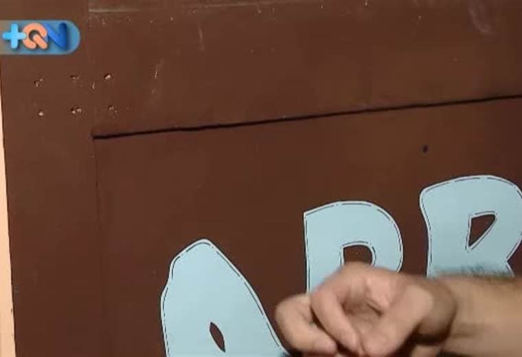 Usted también se asombró verdad? No es para menos, es una pequeña quién tiene un don envidiable, más si tomamos en cuenta que empezó a cantar sin saber leer ni escribir y lo hace en tantos idiomas