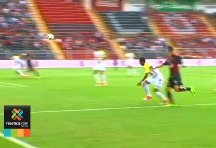 Alajuelense se queda con solo cuatro jugadores de experiencia en su plantilla
