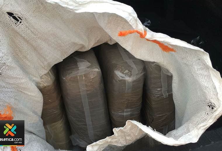 Detienen taxista con 12 paquetes con marihuana en Escazú