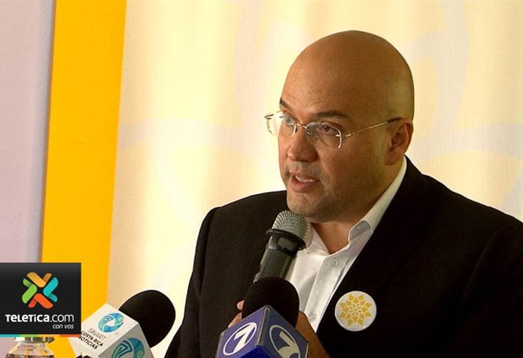 Edgardo Araya del Frente Amplio presentó su plan de gobierno este miércoles