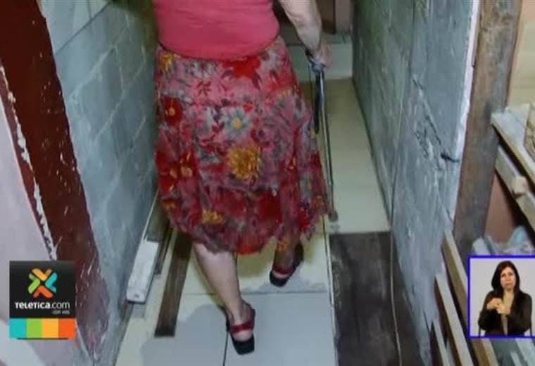 Adulta mayor no recibe pensión porque aparece como fallecida en CCSS