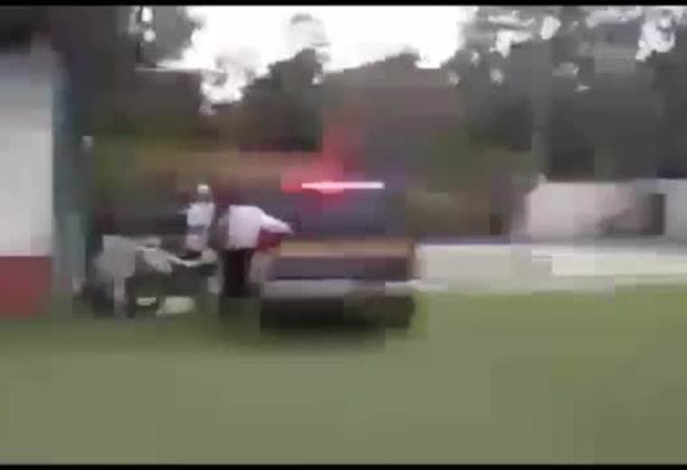 Oficial de Tránsito y motociclista discuten tras operativo en la Zona Sur