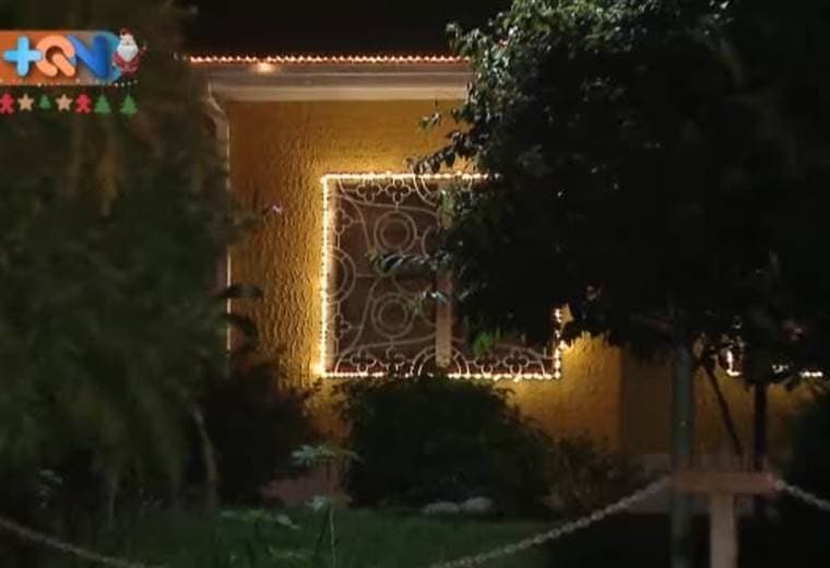 Hace más de 12 años los vecinos del cantón de flores iluminan las casas con  luces navideñas desde la última semana de Noviembre y hasta el 6 de enero. Se trata de una tradición que hace partícipe a todos los costarricenses.