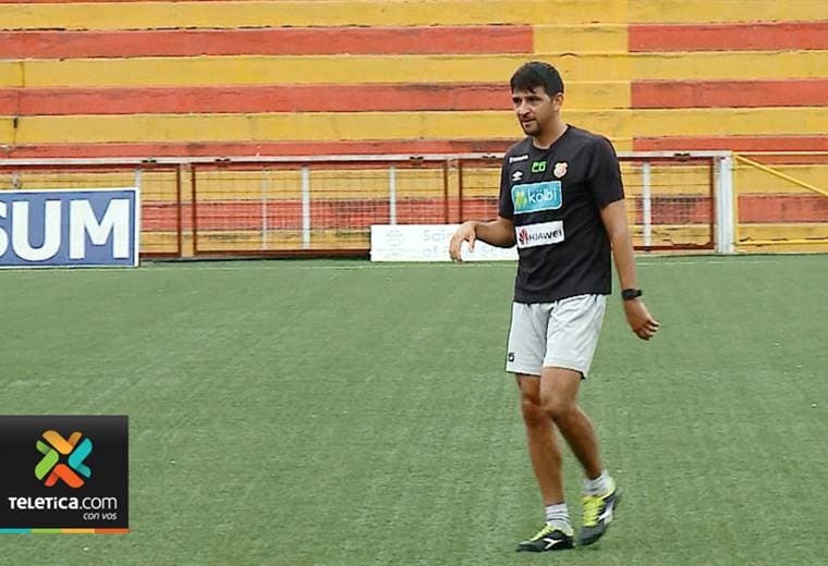 Leonardo González jugará seis meses más con Herediano