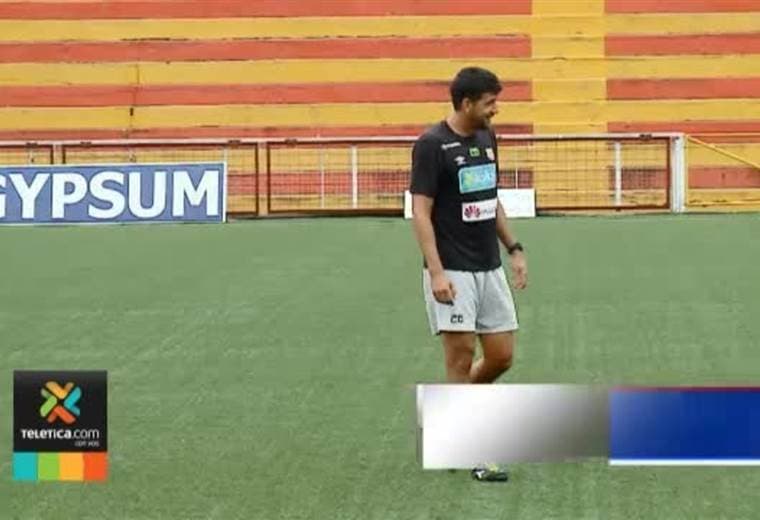 Leonardo González jugará seis meses más con Herediano