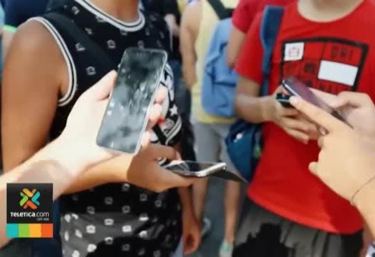 ¿Sabe usted con quién hablan sus hijos en redes sociales?