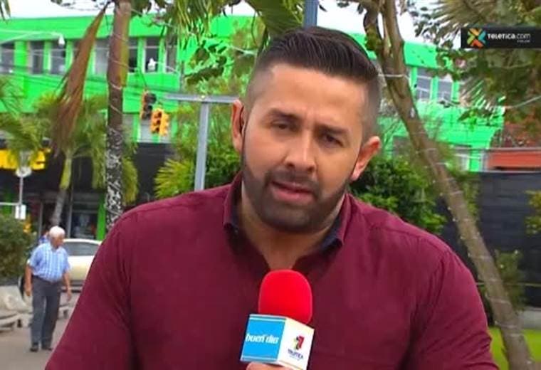 Artesano de Pérez Zeledón es famoso por trabajar en raíces secas