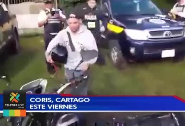Pobrecita me duele, por Dios me duele. conductor molesto por decomiso destruye su moto en Cartago