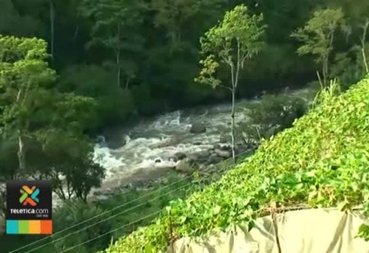 A pesar del verano el peligro de ser arrastrado por las corrientes de los ríos es constante