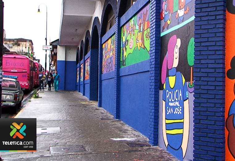 Con grafitis y murales embellecen la zona roja de San José