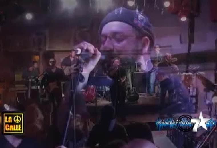 Él es Chris Charía, un cantautor costarricense, que desde hace 18 años canta covers de los cuatro grandes del Liverpool, los Beatles. Pero desde hace un año, trabaja en un proyecto original, titulado: “Sueños de Papel”.