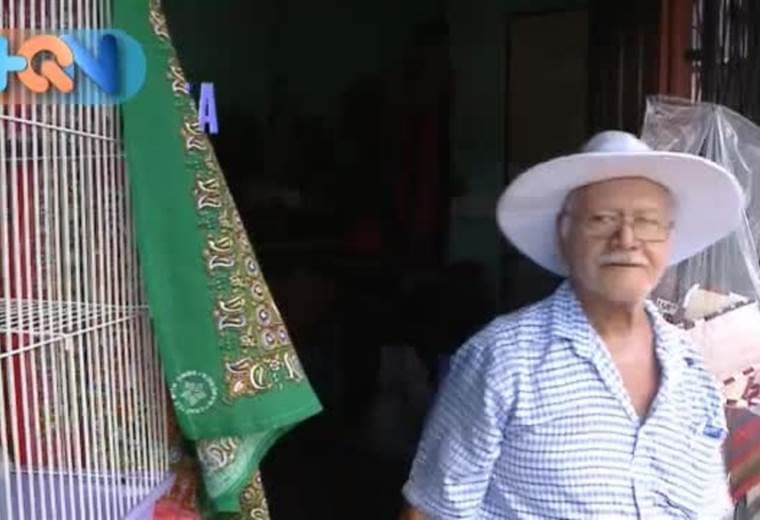 EN EL CENTRO DE SANTA CRUZ GUANACASTE NOS ENCONTRAMOS LA TIENDA DE PASARELA, QUIEN TIENE MÁS DE 40 AÑOS DE OFRECER ADEMAS DE VERDURAS, ROSQUILLAS Y MAIZ HASTA ARTESANIAS Y ARTÍCULOS DE CUERO.