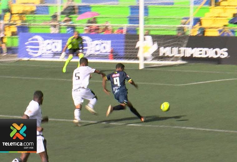 Descenso tiene a cuatro equipos metidos en una férrea lucha por no perder la categoría