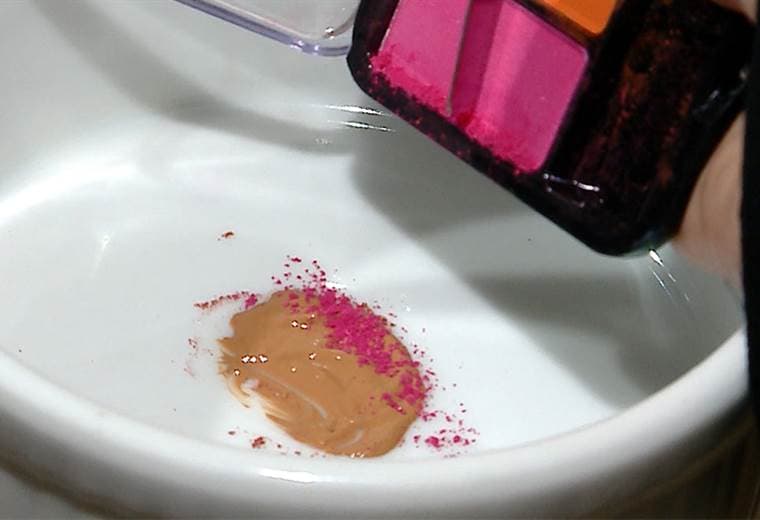 Aprenda a elaborar un labial de tono natural en casa