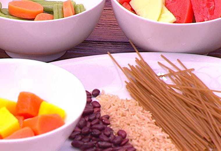 ¿Cómo debe ser la alimentación de una mujer según la edad?