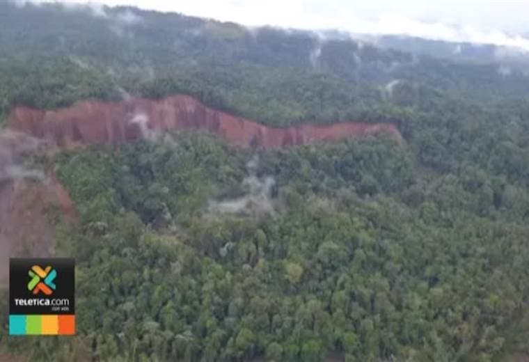 Hombre asegura que sobrevivió de milagro al derrumbe en las márgenes del río Madre de Dios