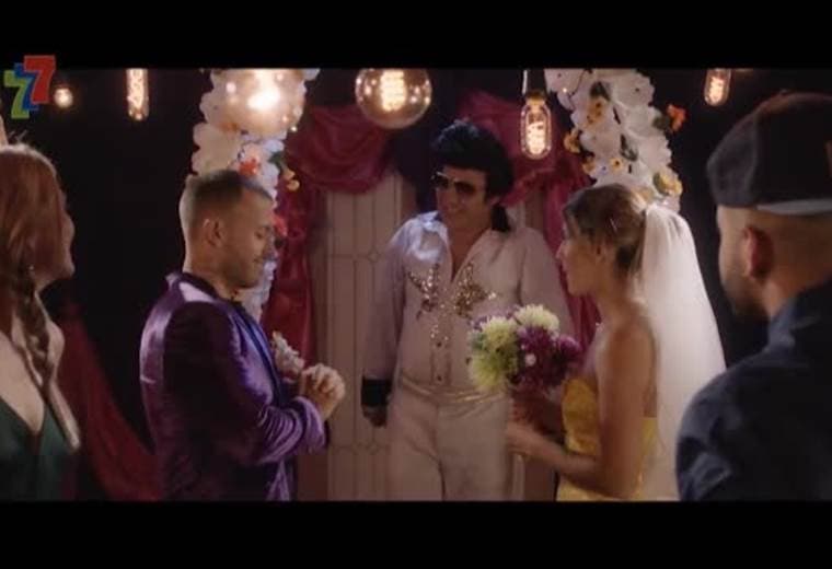 Salomón Villada, mejor conocido como Feid, es un  cantautor y compositor colombiano, de 25 años, quien en noviembre de 2017 lanzó su álbum debut: "Así como suena", bajo el sello discográfico In-Tu Línea de Universal Music.