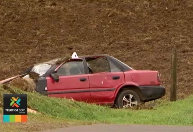 Niño de 8 años fallece luego de que vehículo que conducía menor de 16 volcara en Alajuela