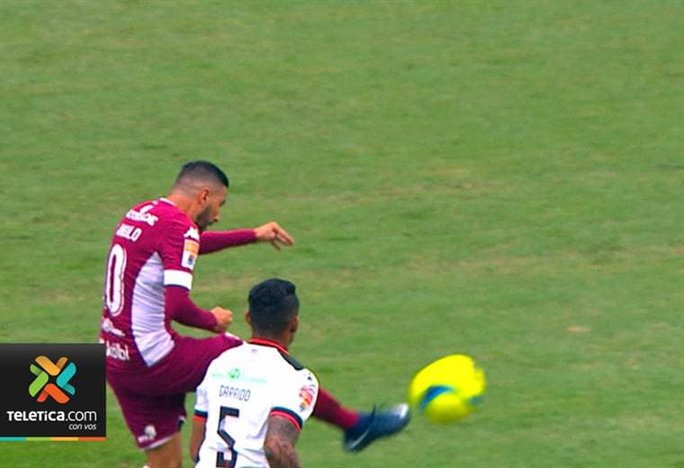 Clásico Nacional dejó varias imágenes llamativas