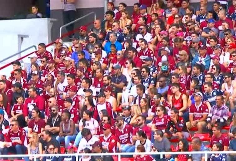 Clásico Nacional dejó varias imágenes llamativas