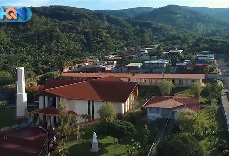 Durante casi 100 años lo que hoy conocemos como León Cortés era parte del cantón de Tarrazú. Por medio de un plebiscito los vecinos tomaron la decisión de separarse, y en marzo de 1962 se proclama a esta comunidad como el cantón número 20 y último de la provincia de San José.