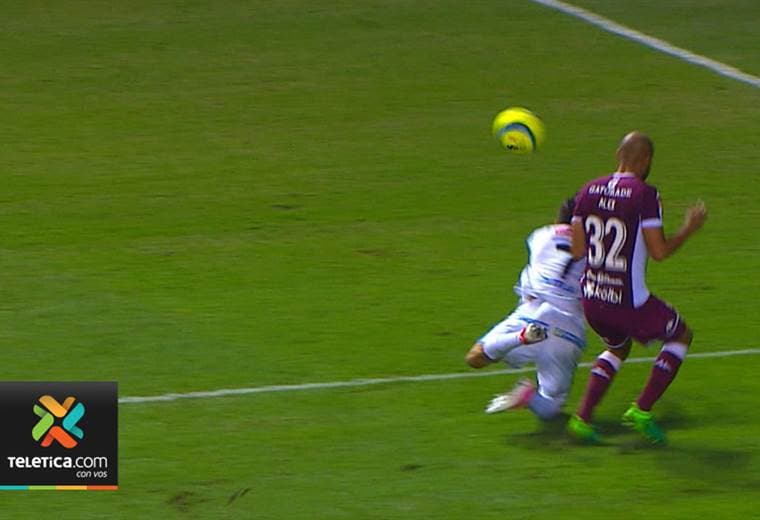 Wálter Centeno aplaudió el castigo a Albert Villalobos por simular una falta