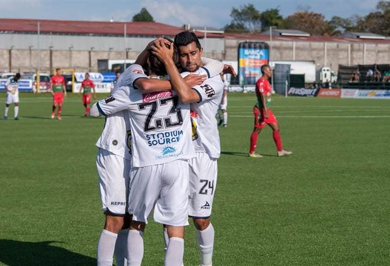 Facebook Guadalupe Fútbol Club. 