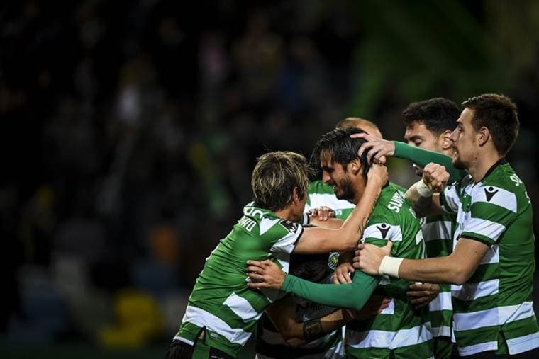Bryan Ruiz celebra su anotación con el Sporting de Lisboa.|AFP