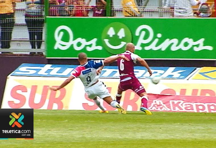 Álvaro Saborío volvió a anotar en la Cueva 12 años después y con otra camiseta