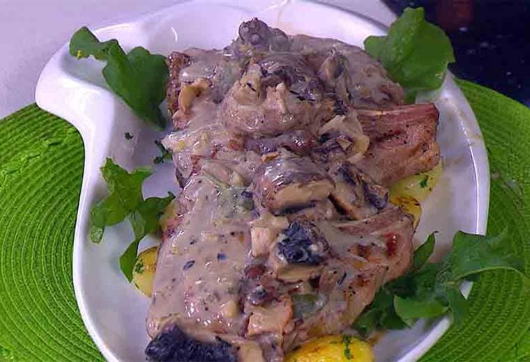 Receta: Chuletas en salsa de hongos 