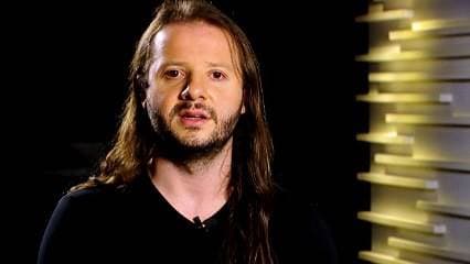 En la siguiente nota les vamos a presentar a un nuevo músico nacional, que tuvo la oportunidad de grabar con el productor musical de Ricardo Arjona y baterista de Ricky Martin y Luis Fonsi.   De eso trata la canción debut del cantautor costarricense Gazel, un joven de 29 años, con estudios en guitarra clásica y eléctrica, canto lírico y popular y composición.   Hace un par de semanas Gazel lanzó su segundo sencillo: “Por las noches”.   A principios del 2019 Gazel espera lanzar su primer disco con 10 temas. Con una corta carrera musical, Gazel ha tenido exposición internacional.