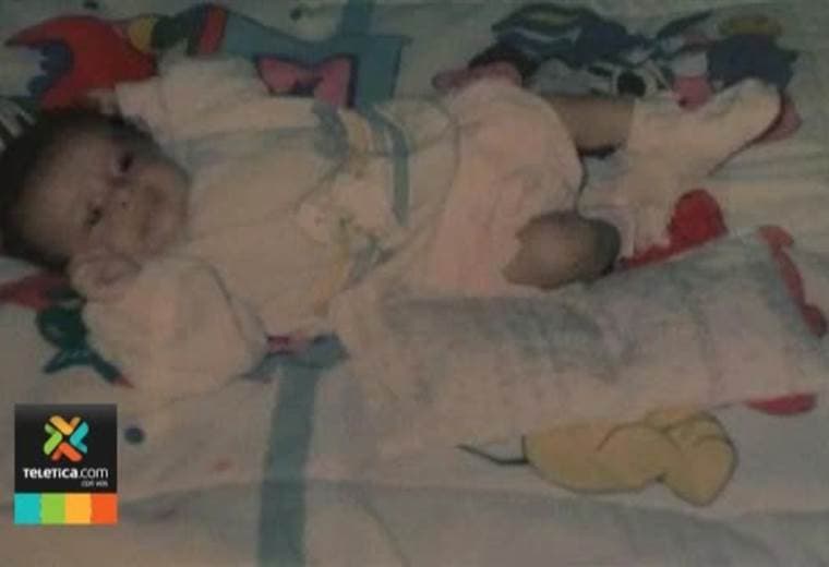 Anita, joven que padece parálisis motora, estrenó silla de ruedas eléctrica para poder estudiar