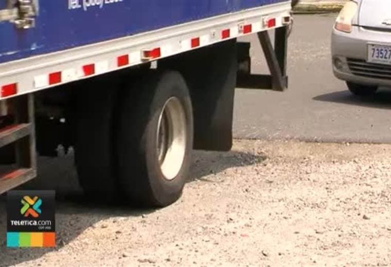 Arreglo improvisado de una zanja causa problemas por el exceso de polvo en San José