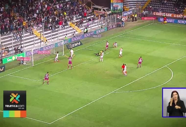 Mariano Torres acepta que no vive su mejor momento con el Saprissa