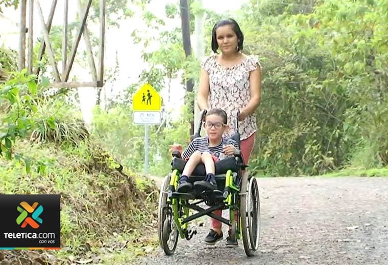 Niño de Puriscal necesita 11 millones de colones para operación que le permitiría caminar