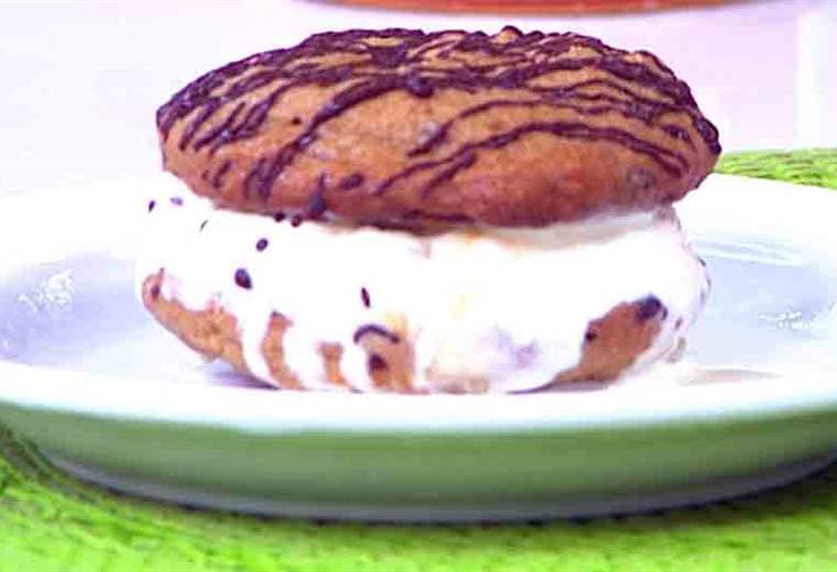 Receta: Sándwich de galletas y helado caramel fudge