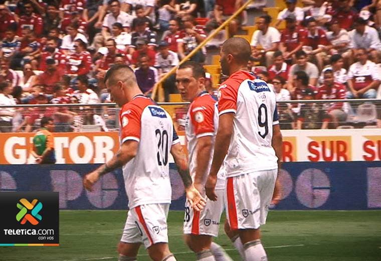 Lesión le abre la puerta a Saborío para quitarle el golea a Jonathan McDonald